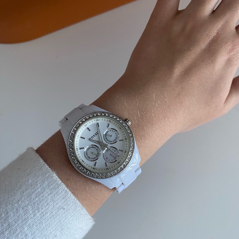 Women’s white fossil watch - Picture 2 of 2